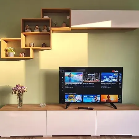 2v1 - Sheshi Willson アパート ティラナ