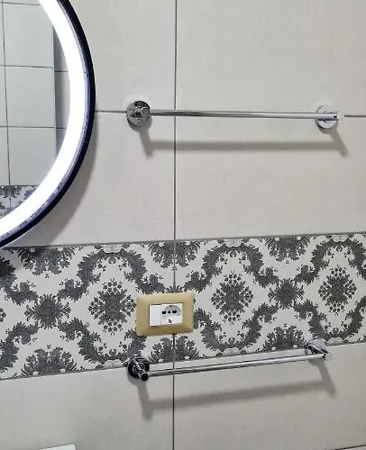 アパート 2v1 - Sheshi Willson ティラナ