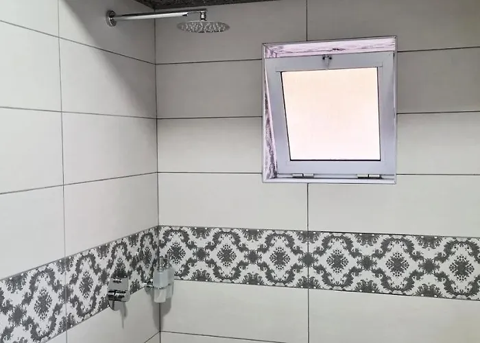 2v1 - Sheshi Willson アパート